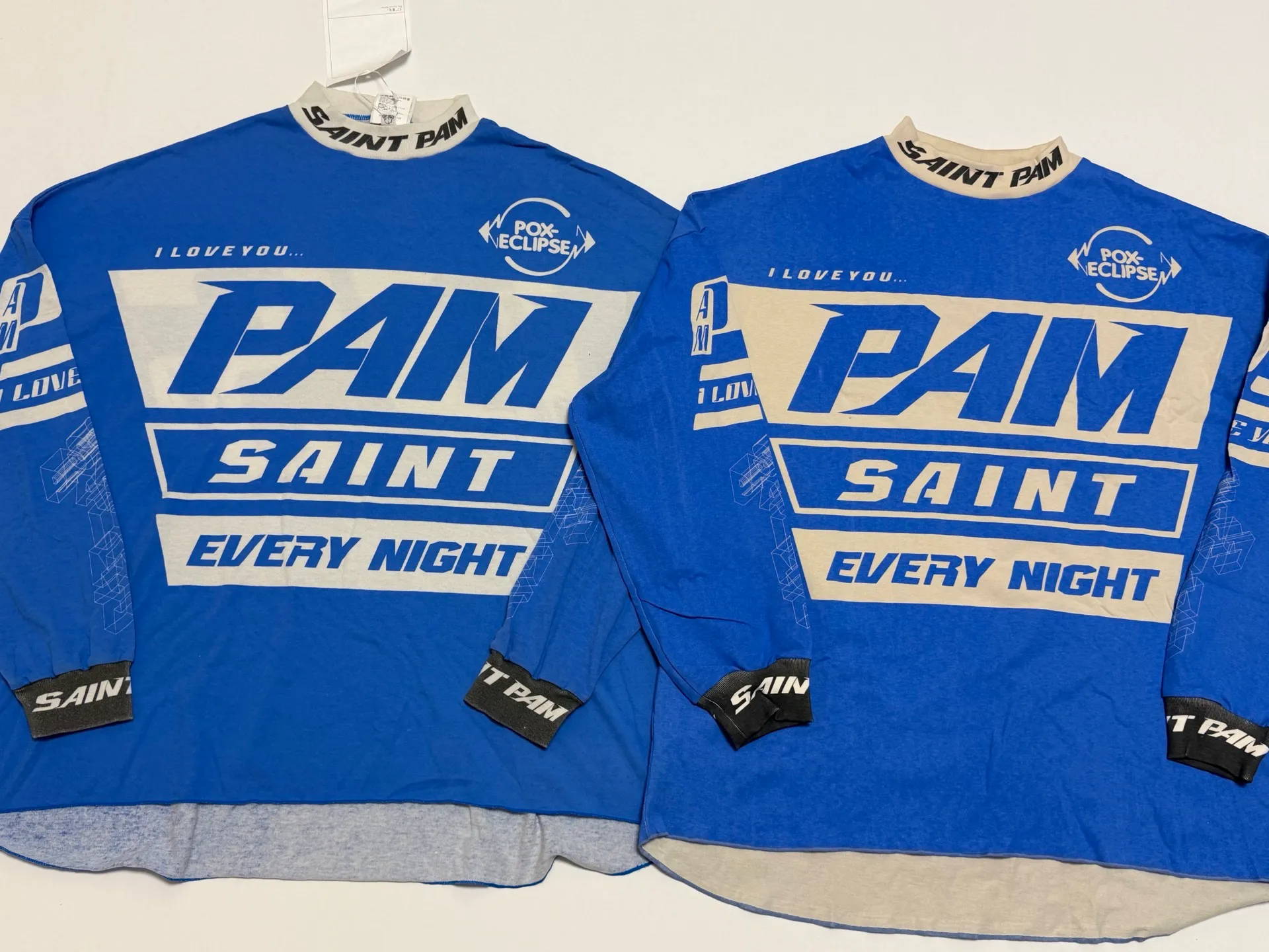 Pre-production paneling (the fabric is temporarily cut and the color is yellowish. The color of the bulk product may be modified) SAINT Mxxxxxx × P.A.M. PAM_LS TEE/SAINT PAM/BLU P.A.M. joint model blue PAM SAINT racing suit blue S-XL